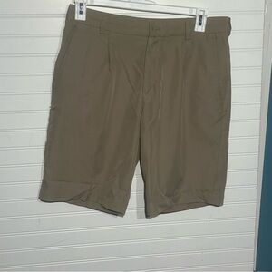 Nike Golf Pleated Tan Shorts Size Medium